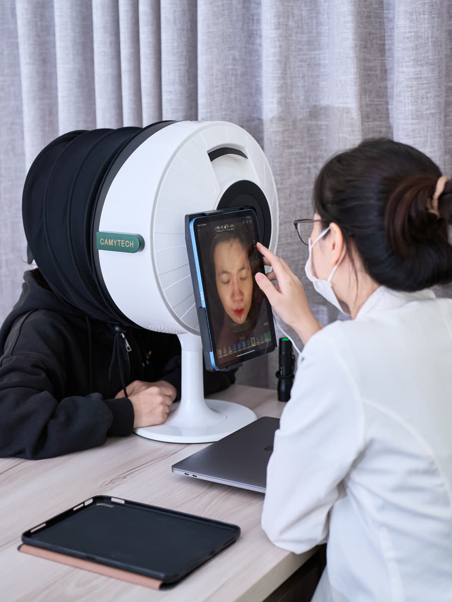 Soi da bằng máy phân tích da